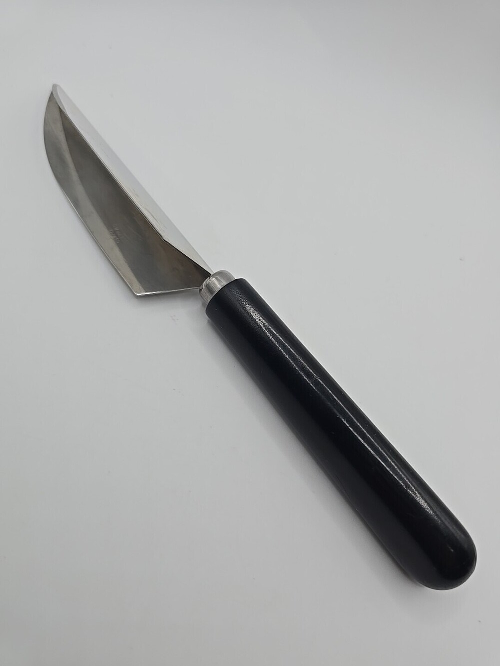 THE PAMPERED CHEF V SHAPED CUTTER FRUIT VEGGIE GARNISH TOOL #1160